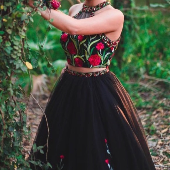 Black Floral Ball Gown Size 4 - Picture 14 of 15